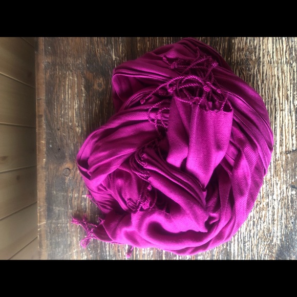 Scarf - Picture 1 of 2